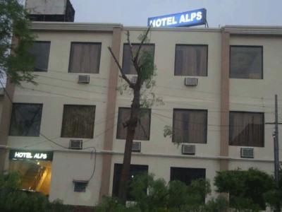 Alps Hotel Chandīgarh Exterior foto